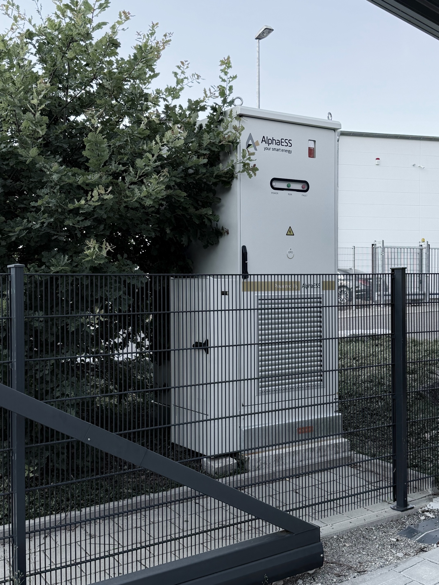 Stationärer Batteriespeicher am HSG-Standort